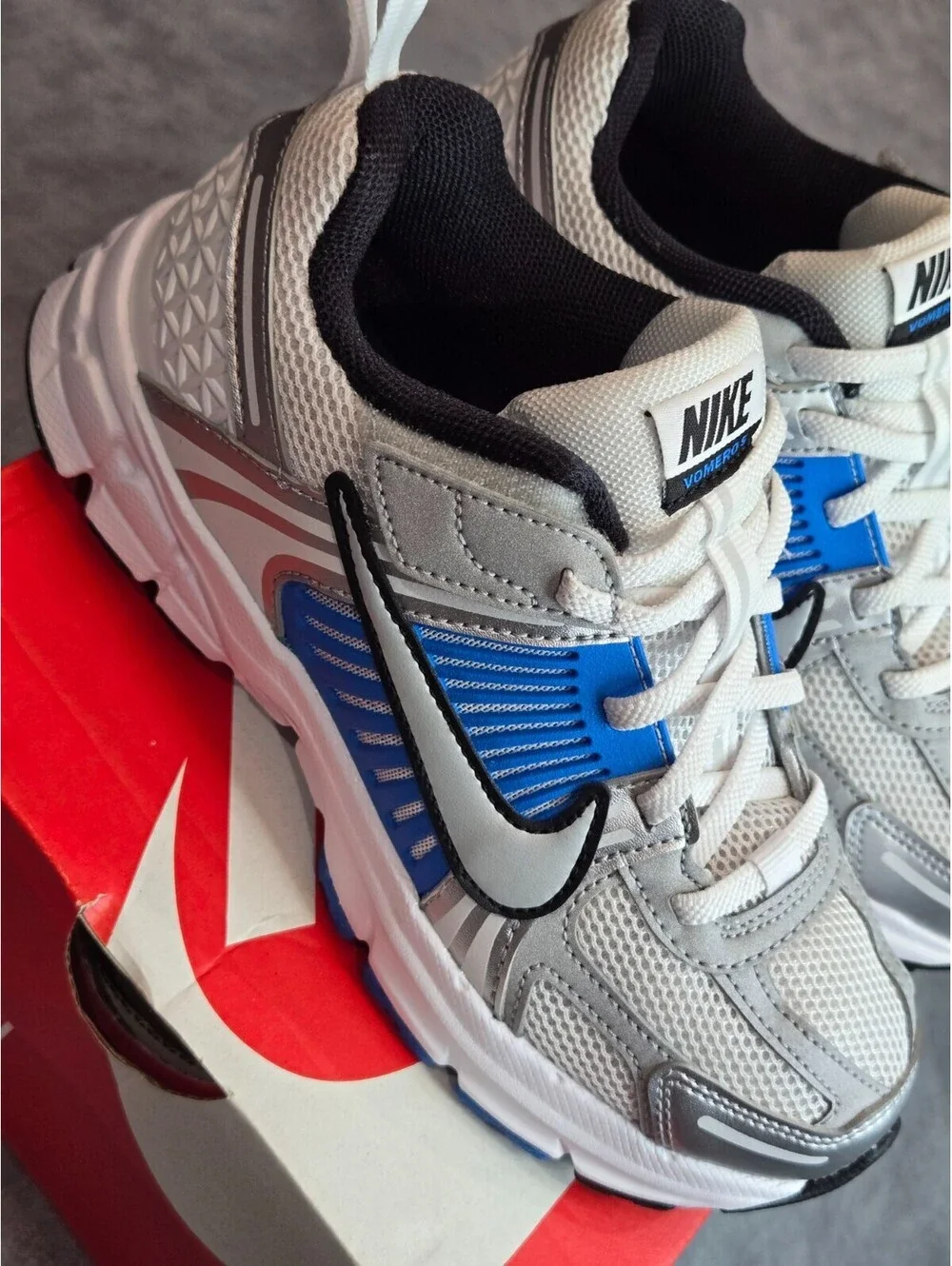 Nike Vomero 5 - White / Metallic Silver / Blue (HF6999-105) Youth Size 2Y NEW